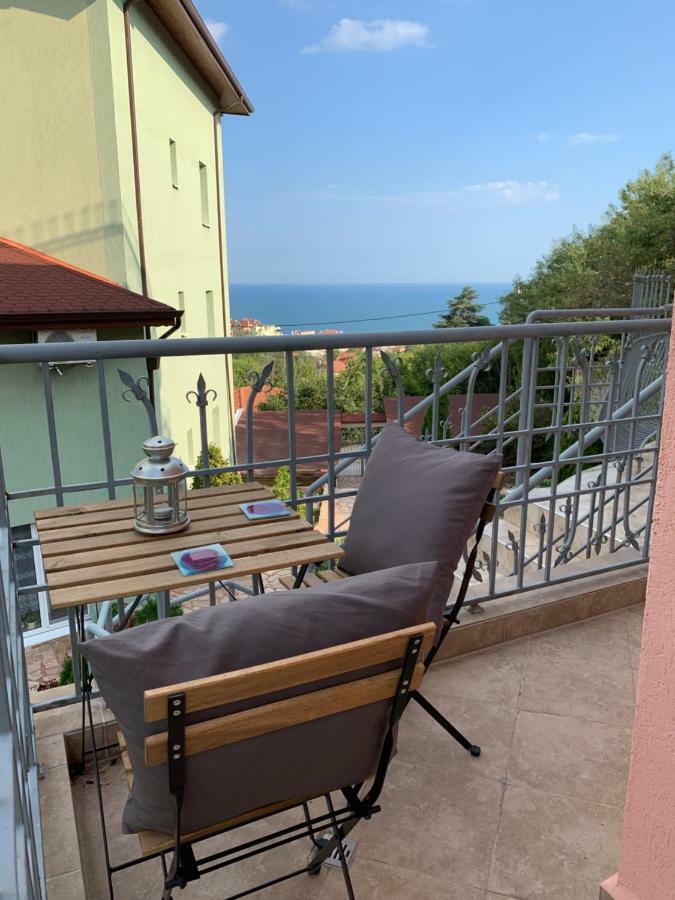 Sunray Guest House, Private Rooms & Apartment With Lovely Sea View Warna Exterior foto