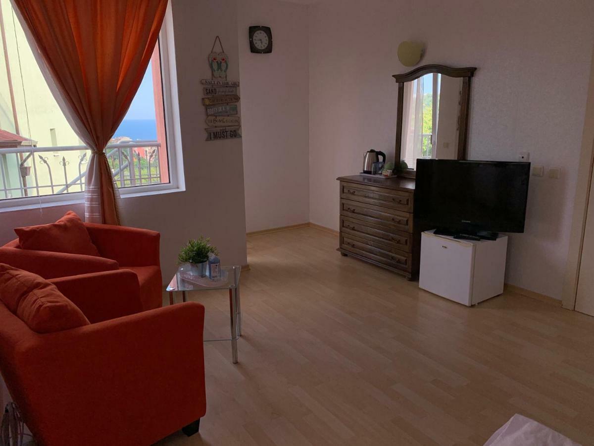 Sunray Guest House, Private Rooms & Apartment With Lovely Sea View Warna Exterior foto