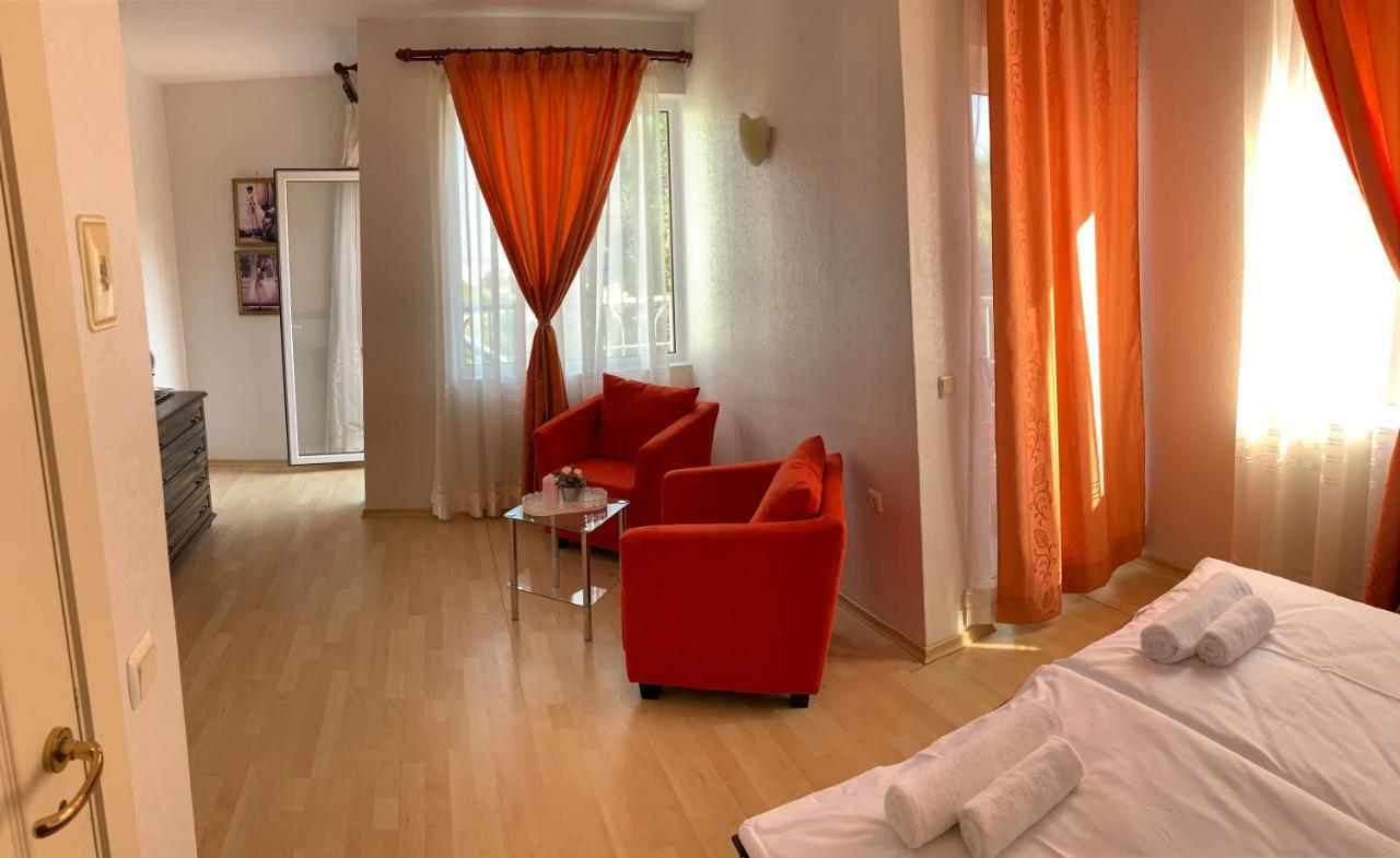 Sunray Guest House, Private Rooms & Apartment With Lovely Sea View Warna Exterior foto